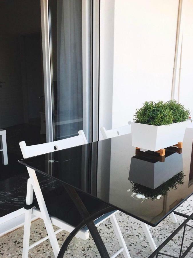 אתונה 133 Sokratous, Black Marble. מראה חיצוני תמונה