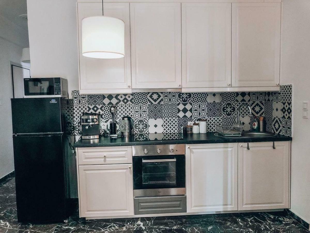 אתונה 133 Sokratous, Black Marble. מראה חיצוני תמונה